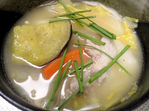 冬にほっこり★さつま芋と豚肉の具沢山味噌汁